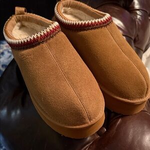 Cozy Tan Suede Braided Platform Slippers Indoor/Outdoor Sz 10 Women’s